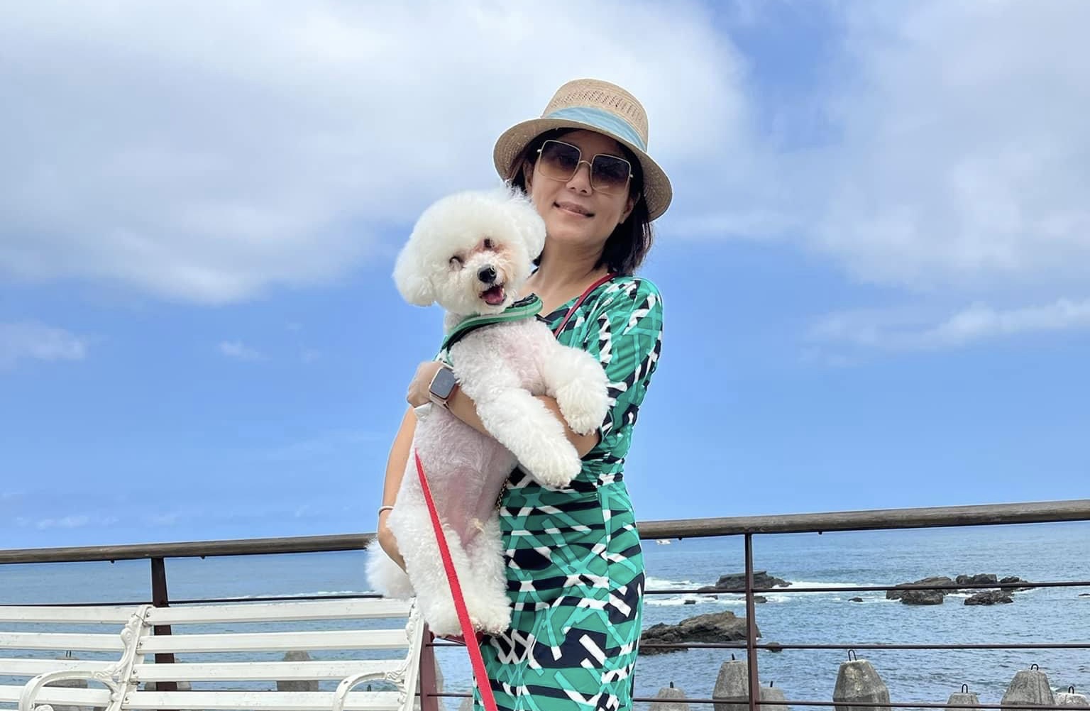 台南小黑》華麗復出的小霓與仍在掃地的小美     