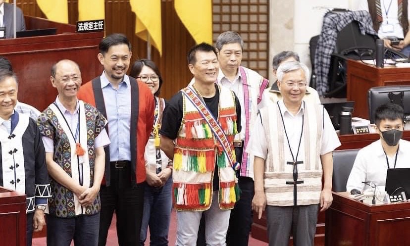 蔡詩萍》議會總質詢 換上台灣各原住民服飾