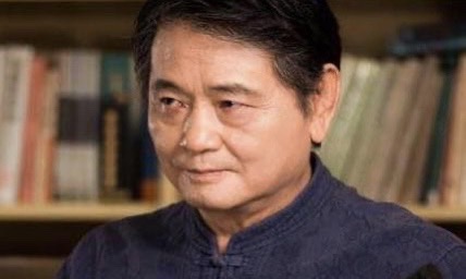 林保淳》退休何榮之有？
